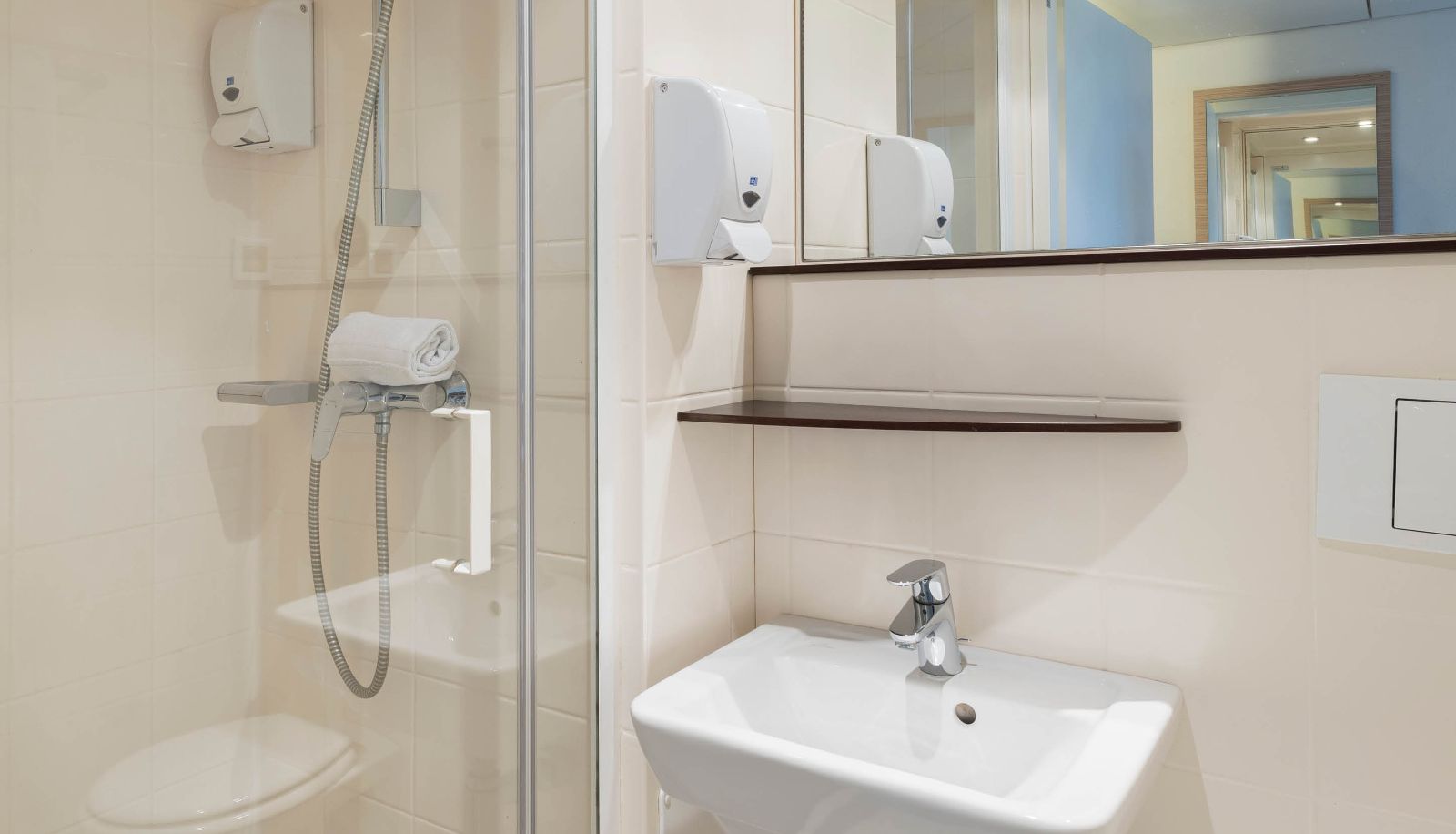 Room - B&B HOTEL LAVAL OUEST