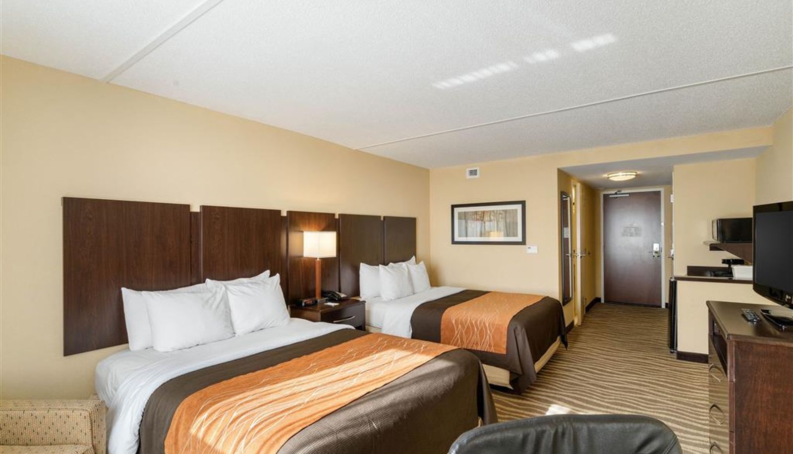 Zimmer - Comfort Inn & Suites Lexington Park near Pax River