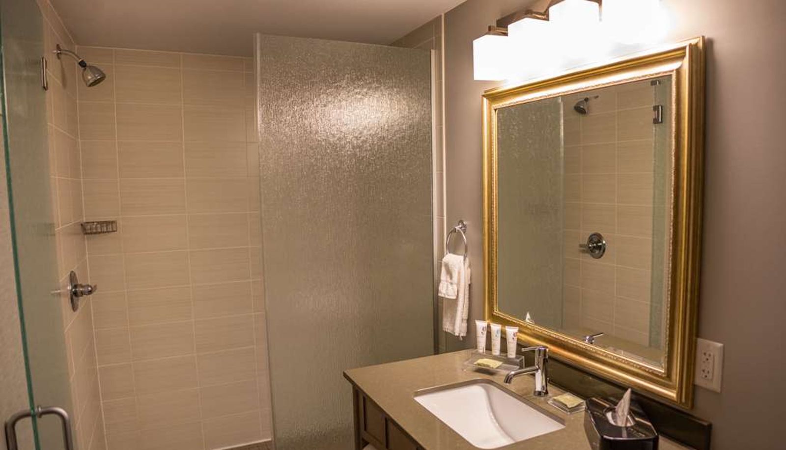 Zimmer - Country Inn & Suites by Radisson Bemidji MN