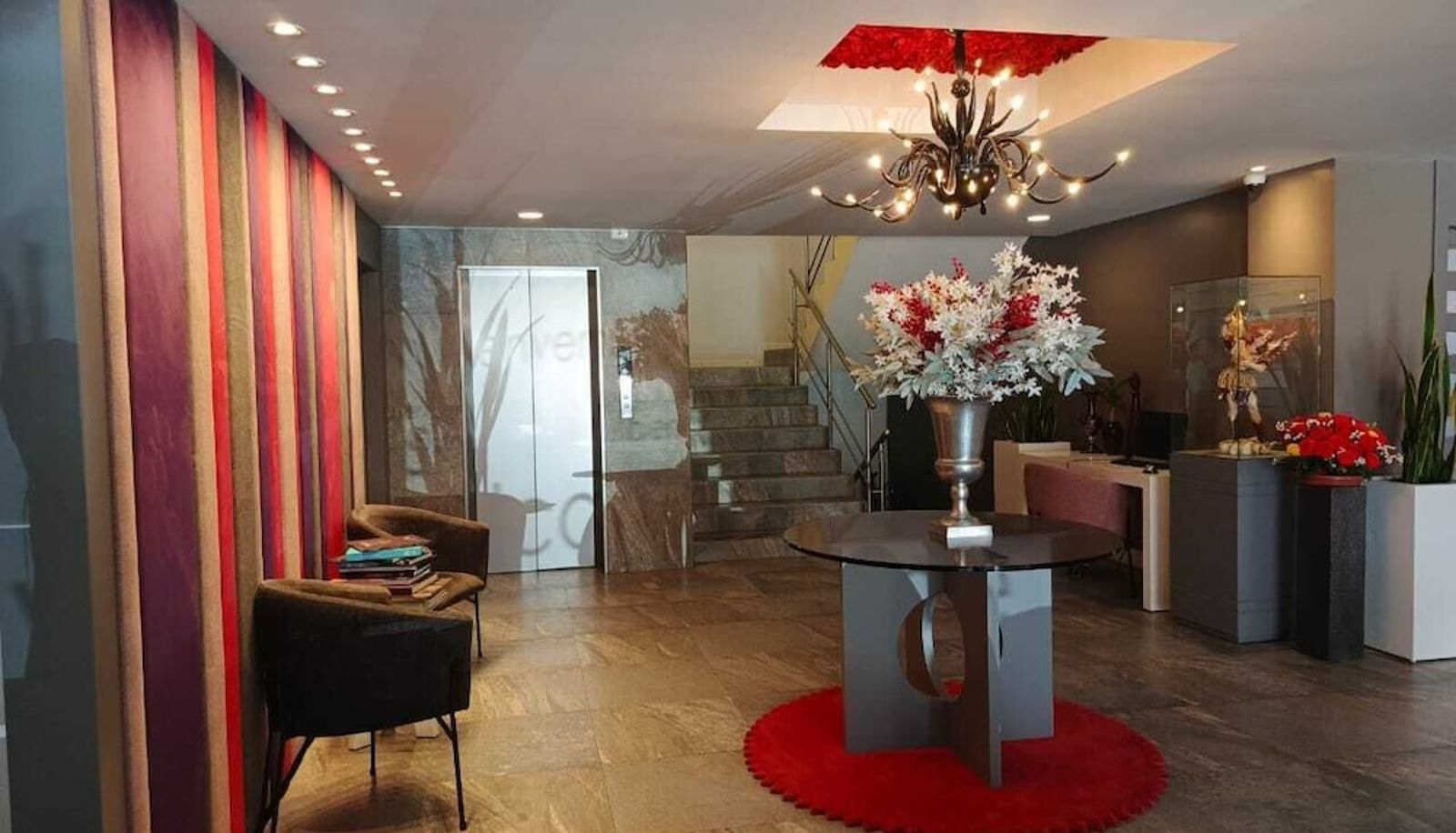 Rezeption - Rioné Hotel Boutique
