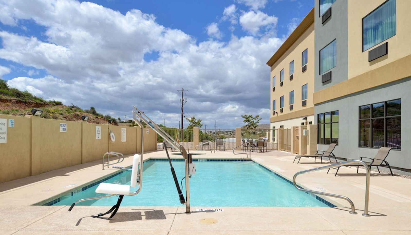 Pool - Holiday Inn Express & Suites GLOBE by IHG