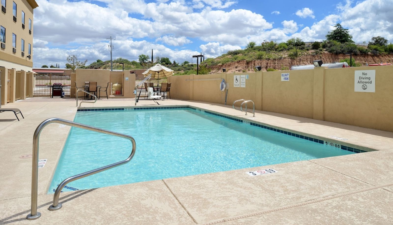 Pool - Holiday Inn Express & Suites GLOBE by IHG