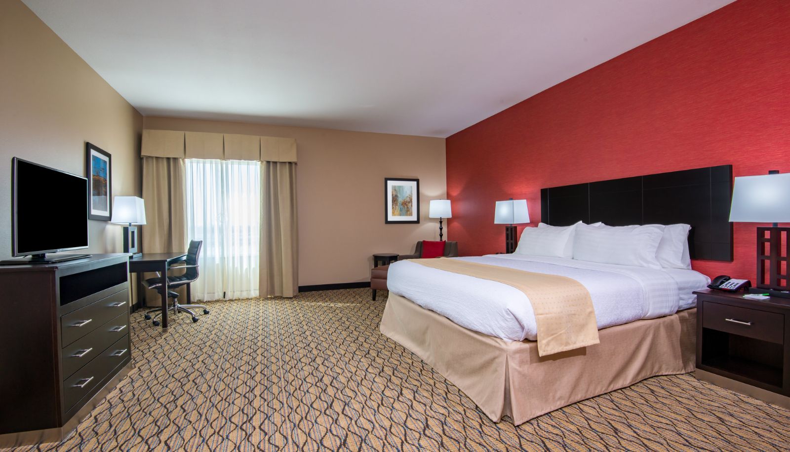 Room - Holiday Inn SALINA by IHG