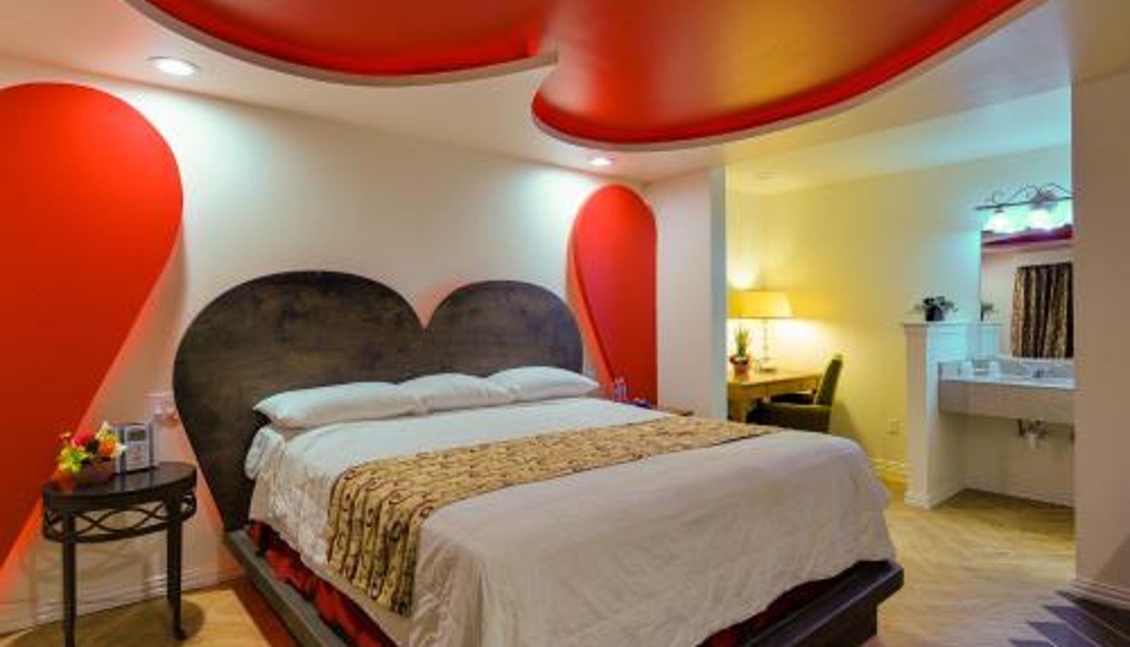 Suite - Romantic Inn & Suites
