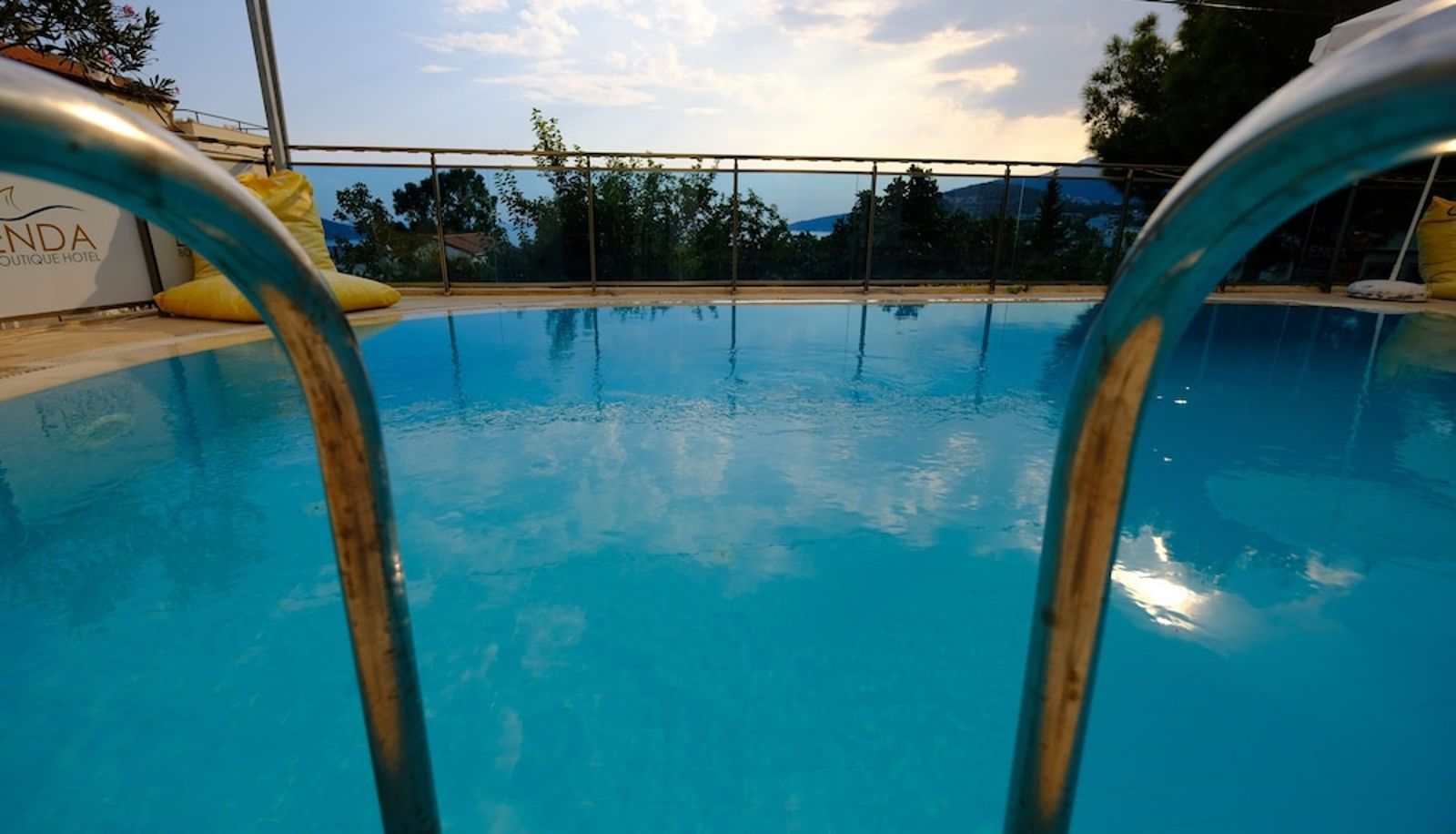 Piscina - Enda Boutique Hotel
