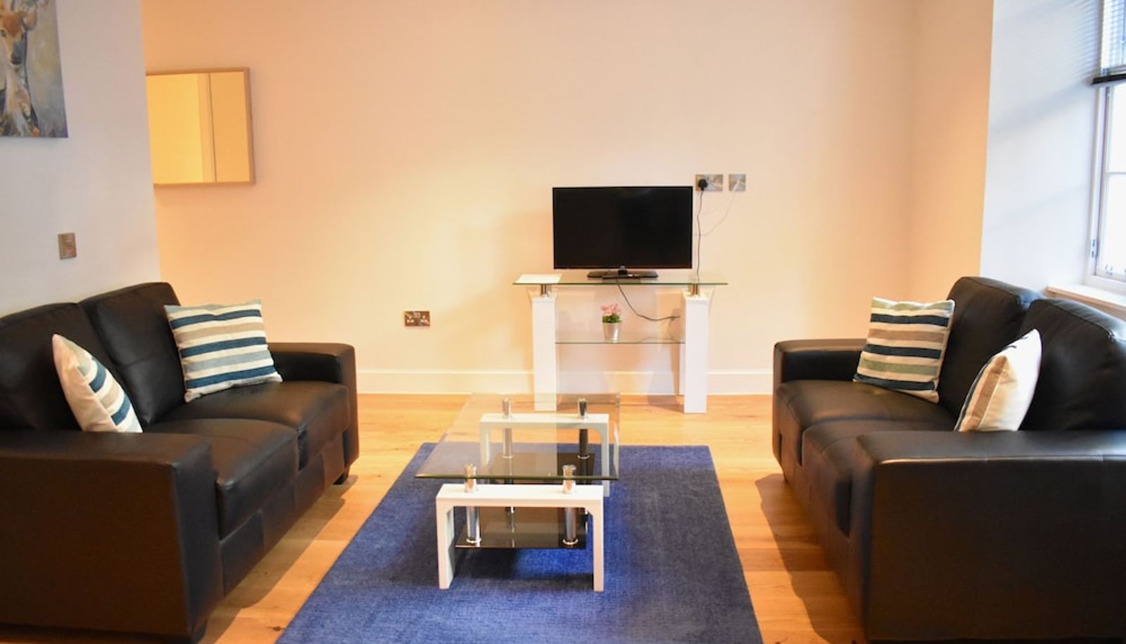 Salón - My Thistle Street Apartments