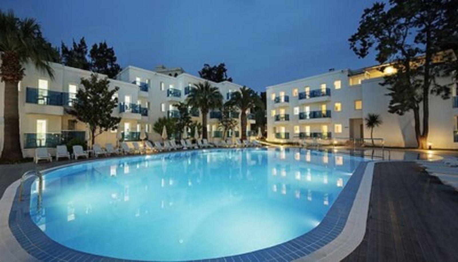 Pool - Le Bleu Hotel & Resort