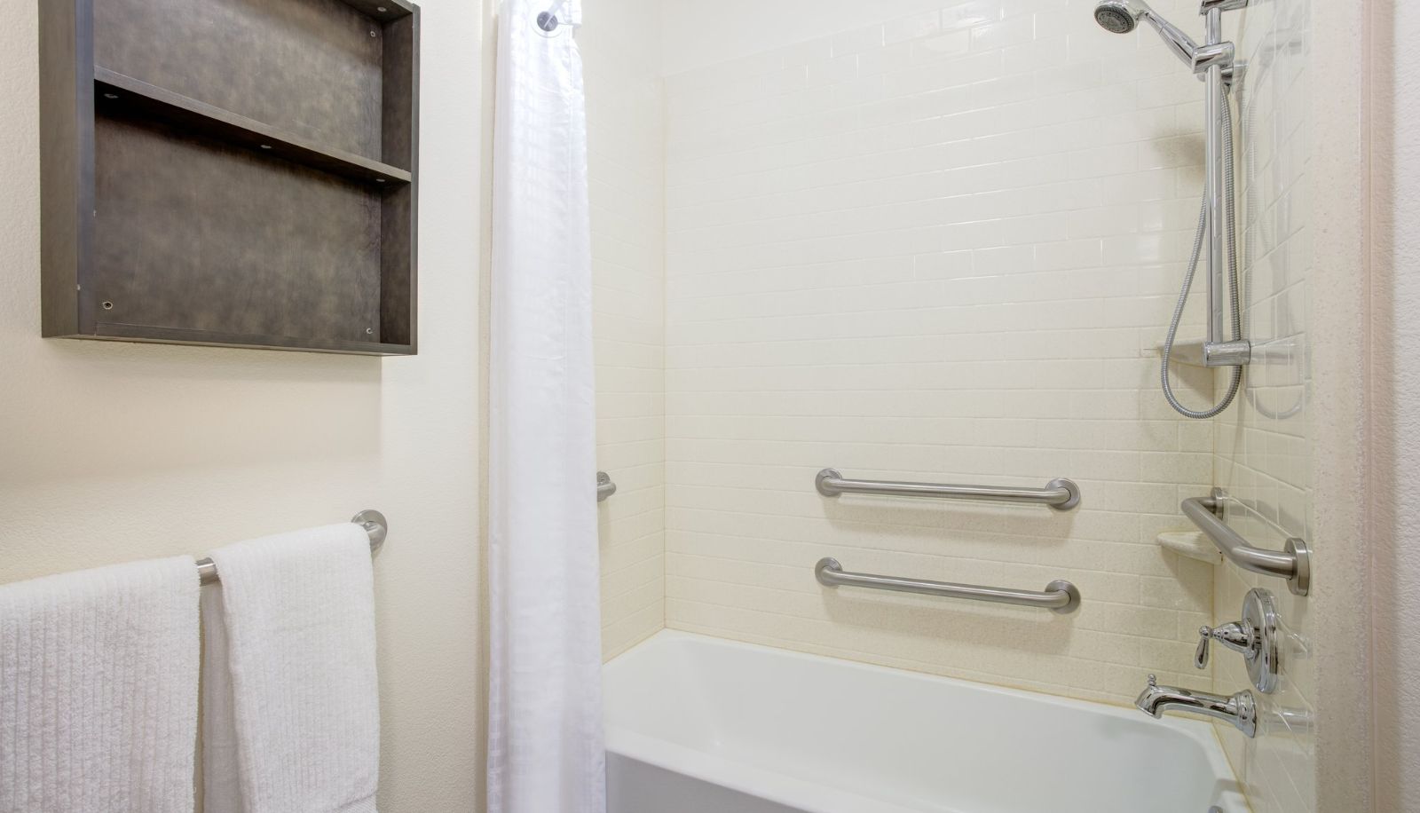 Room - Candlewood Suites CUT OFF - GALLIANO by IHG