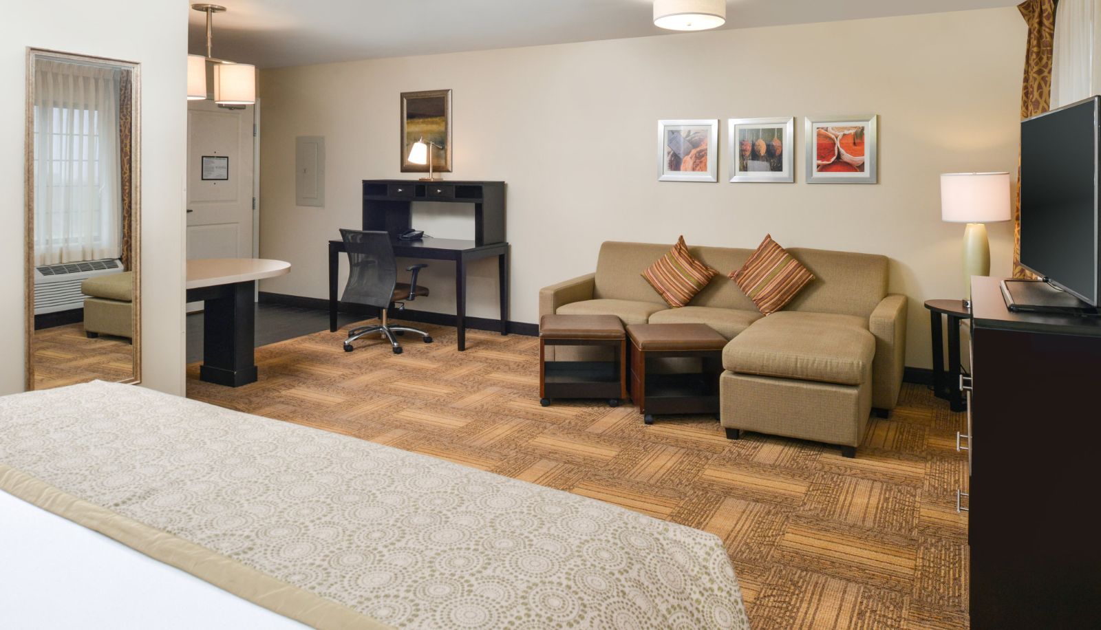 Room - Staybridge Suites MERRILLVILLE by IHG