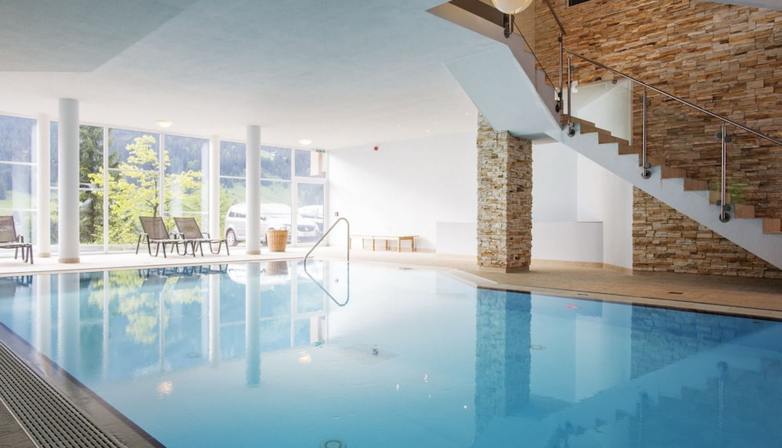 Piscina - Familotel Alphotel