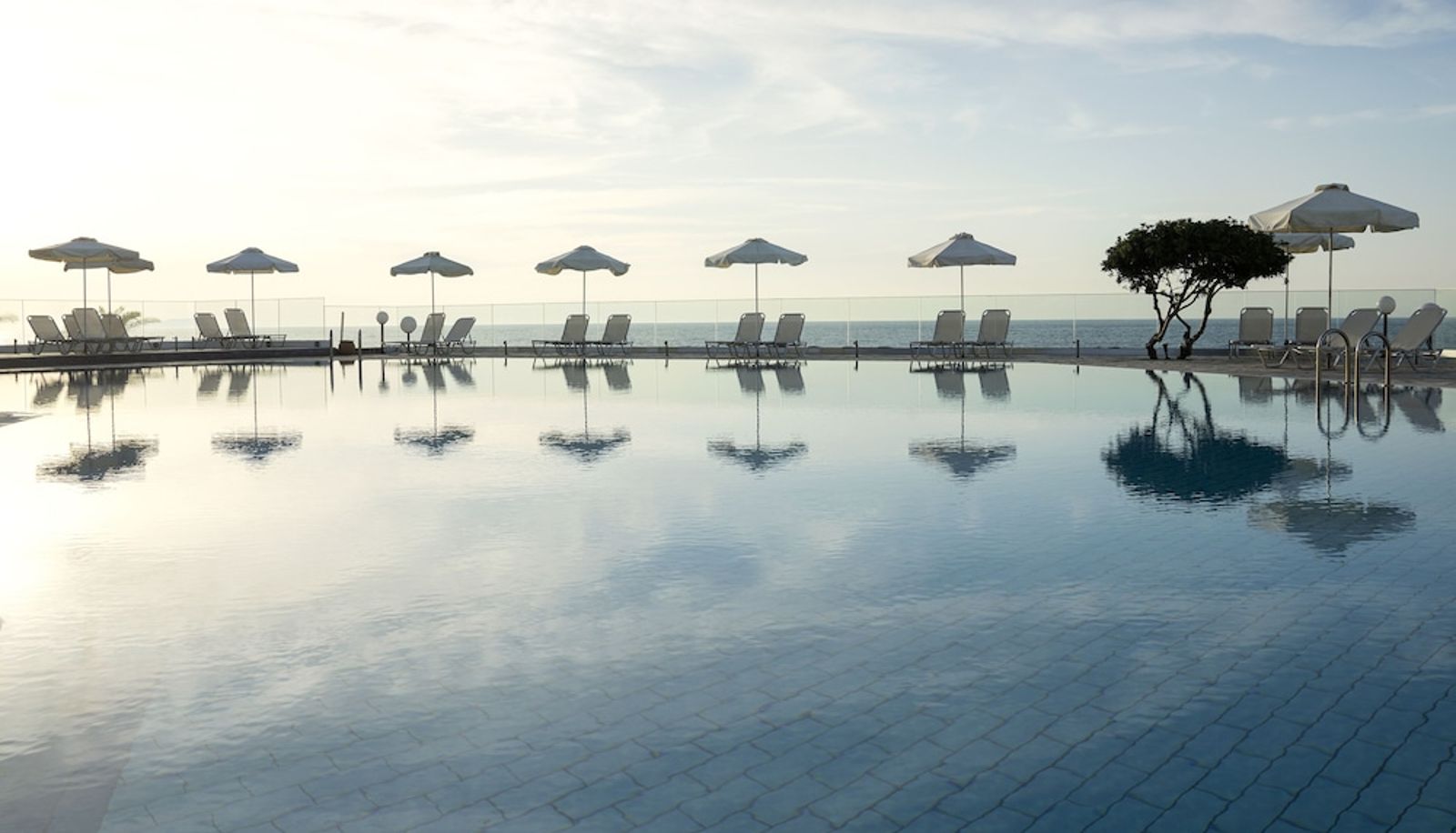 Pool - Maritimo Beach Hotel