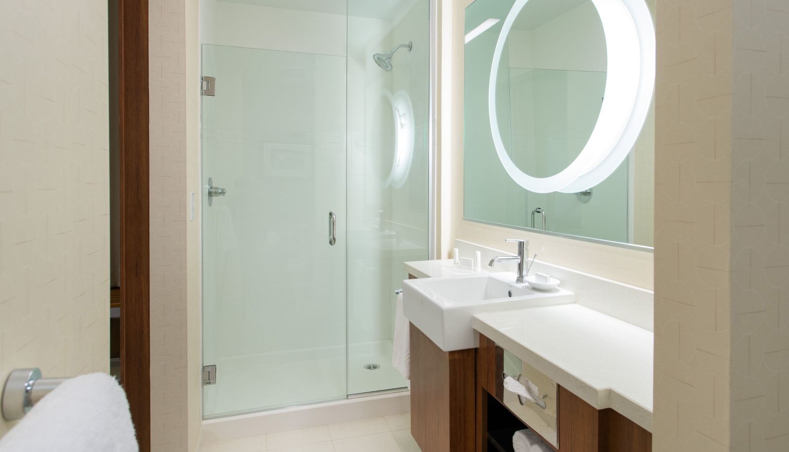 Zimmer - SpringHill Suites by Marriott Los Angeles Burbank Downtown