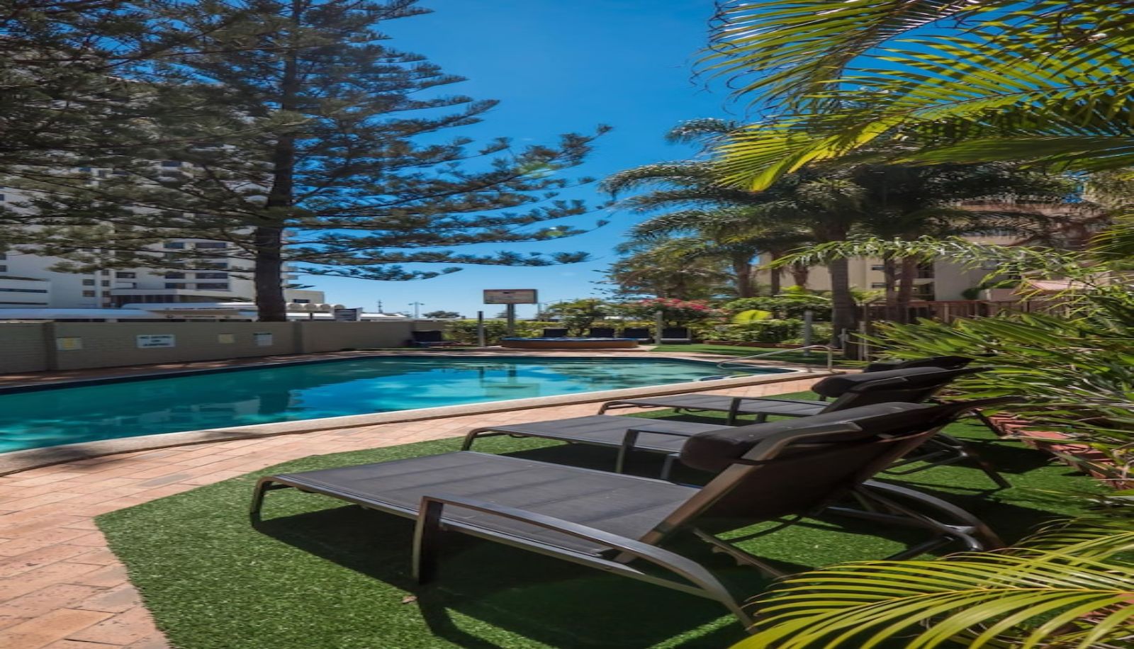 Piscina - Trickett Gardens Holiday Inn
