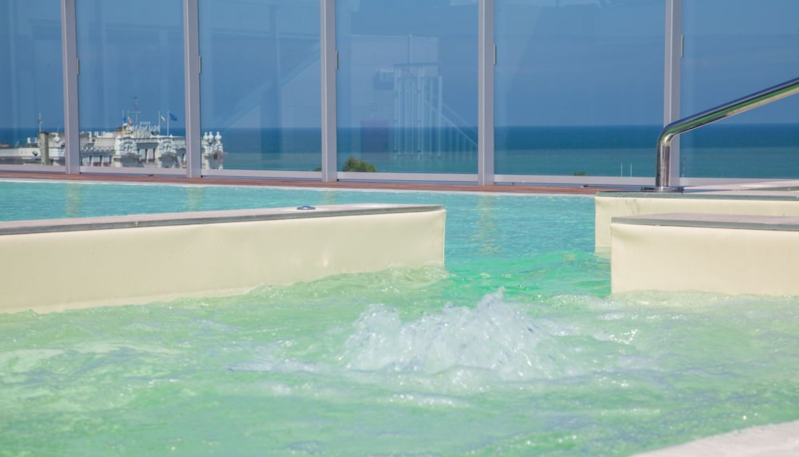 Piscina - Hotel Aria