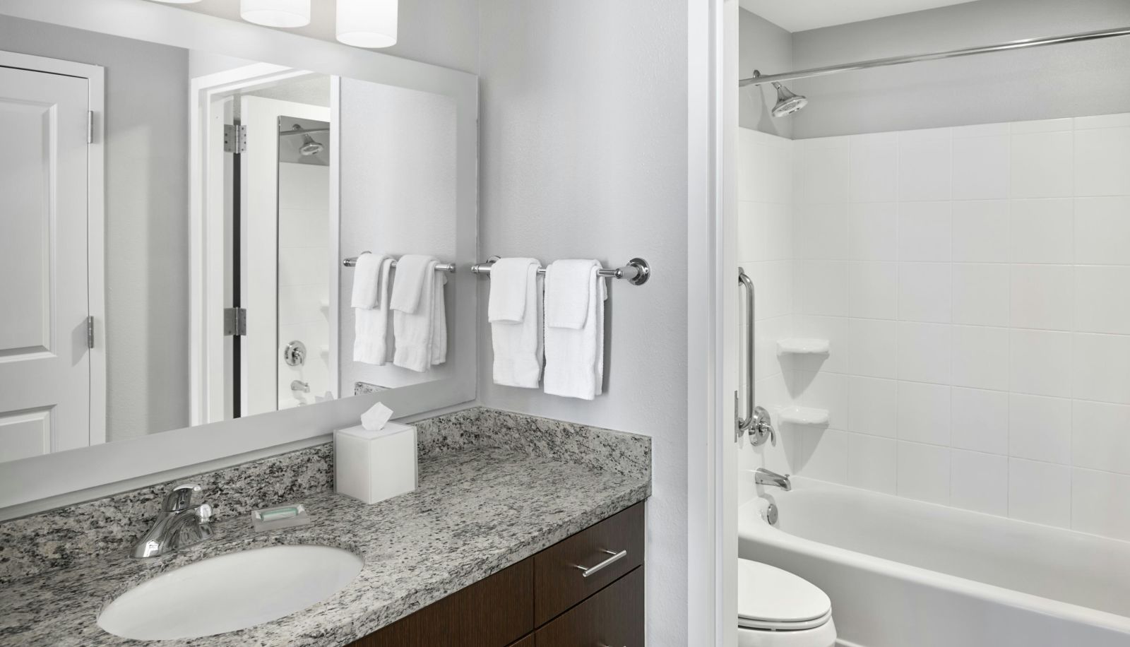 Zimmer - TownePlace Suites by Marriott Lawrence Downtown