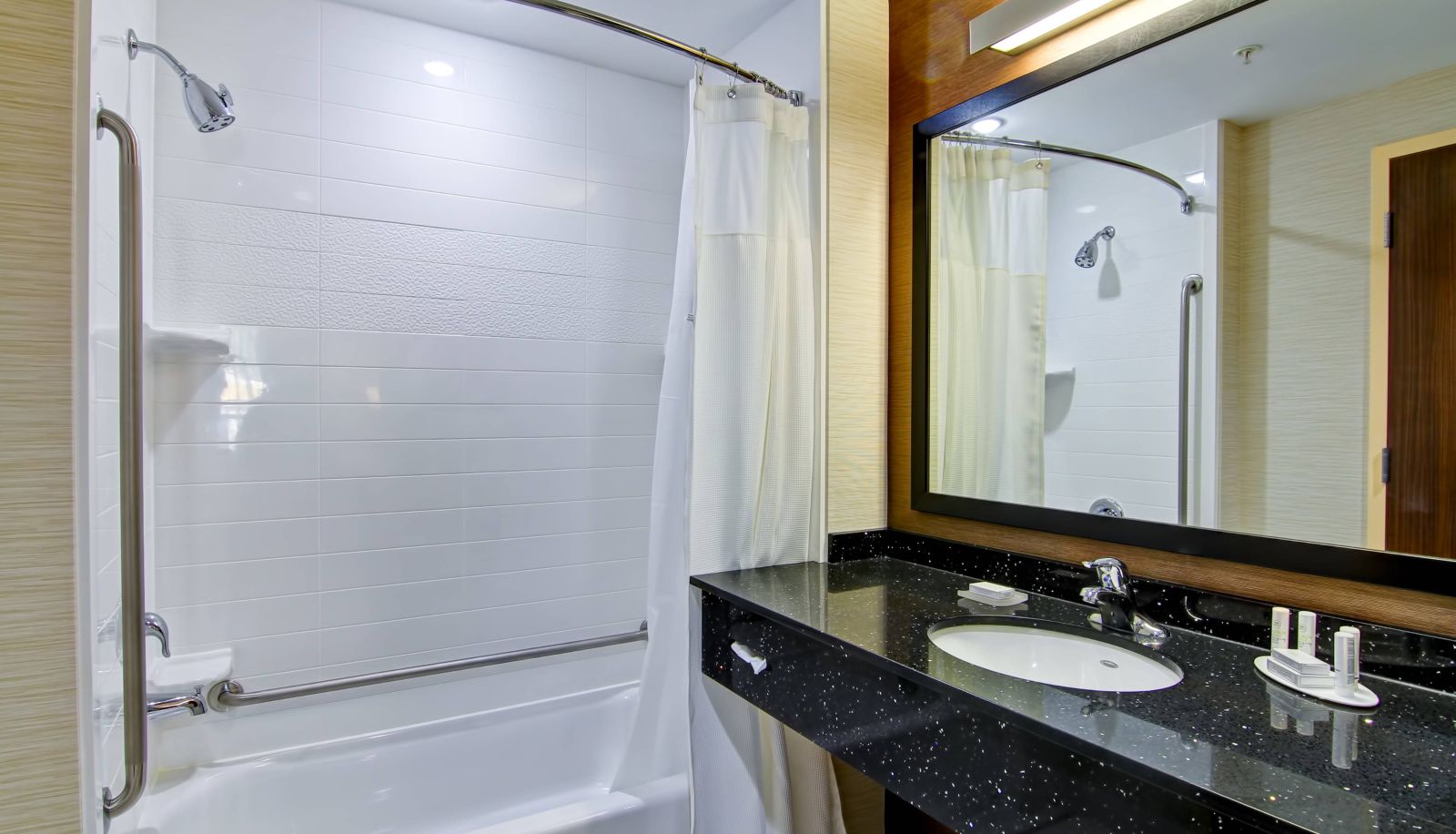Room - Fairfield Inn and Suites by Marriott Kamloops
