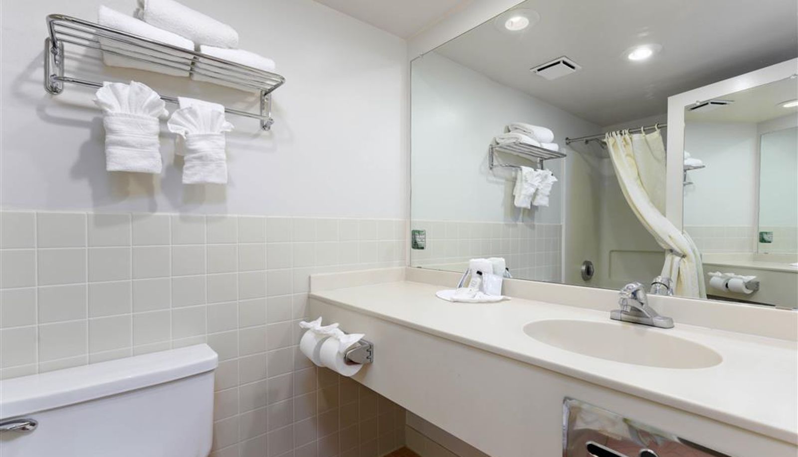 Zimmer - AZ Studio 6 Suites Lake Havasu City