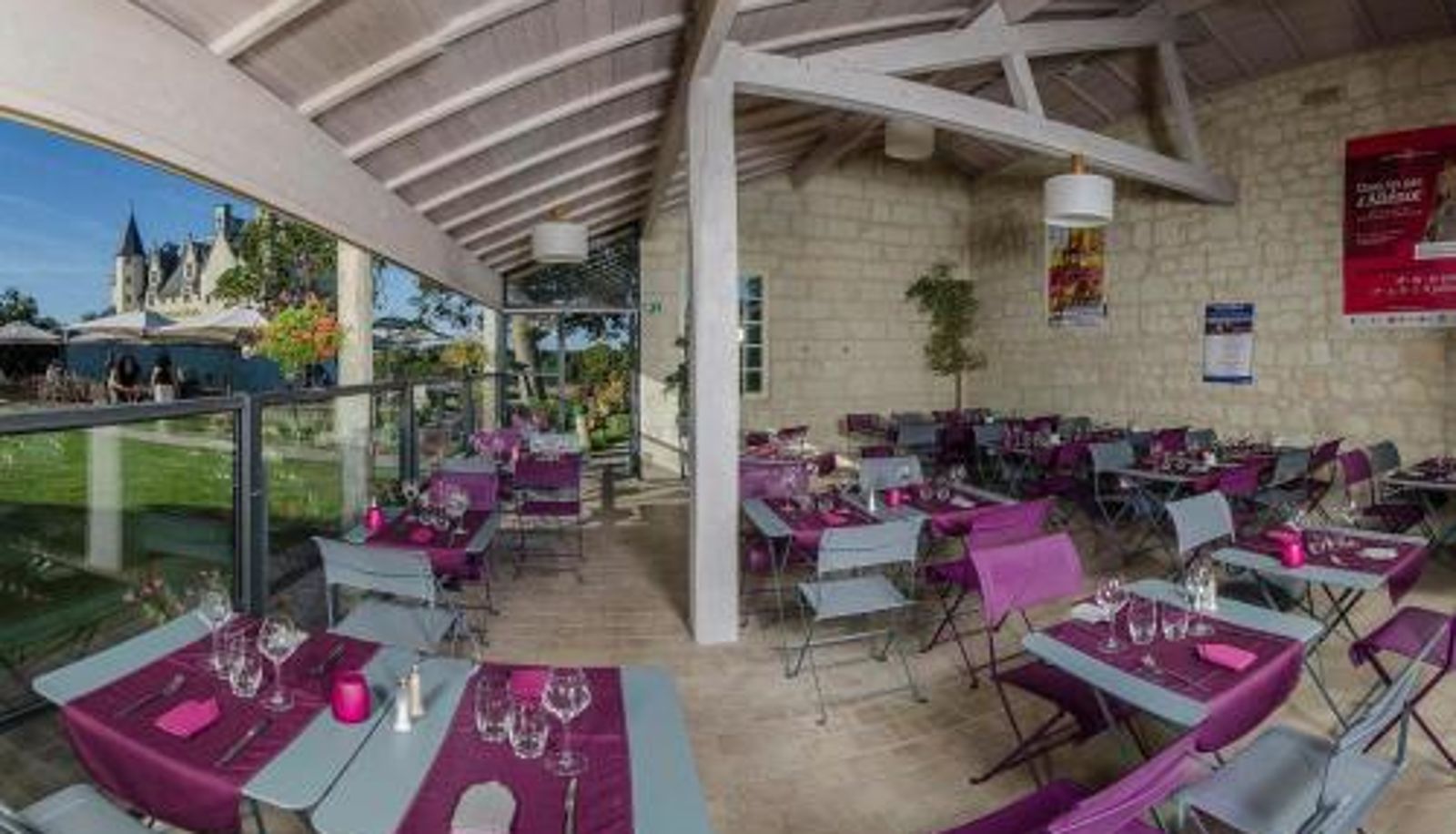 Sala śniadaniowa w restauracji - Logis Hôtel Le Bussy