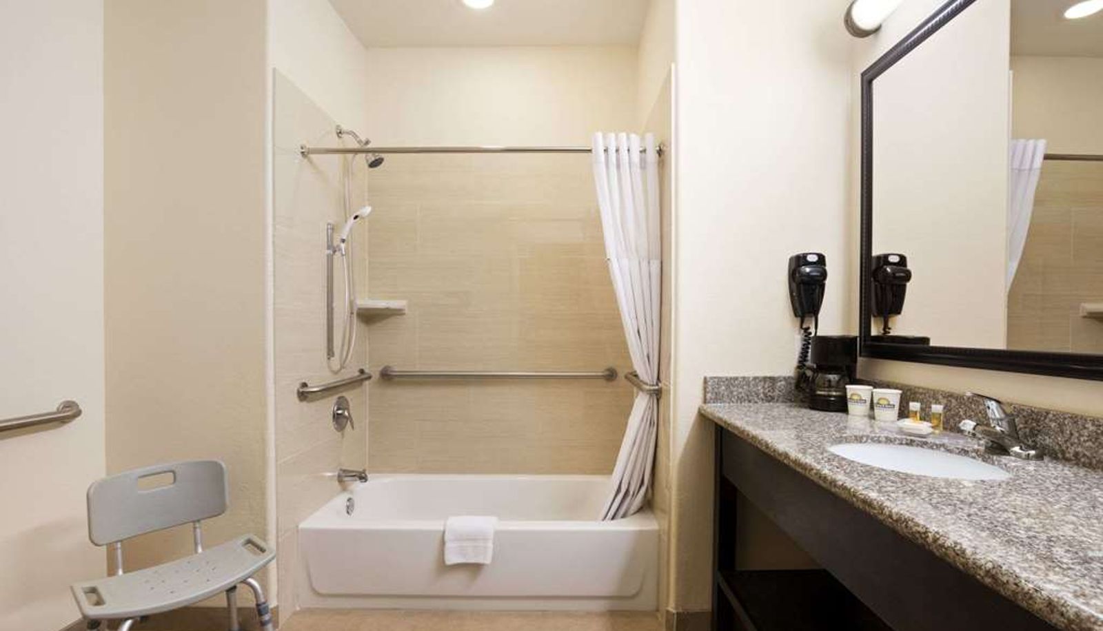 Habitación - Days Inn & Suites by Wyndham Galveston West/Seawall