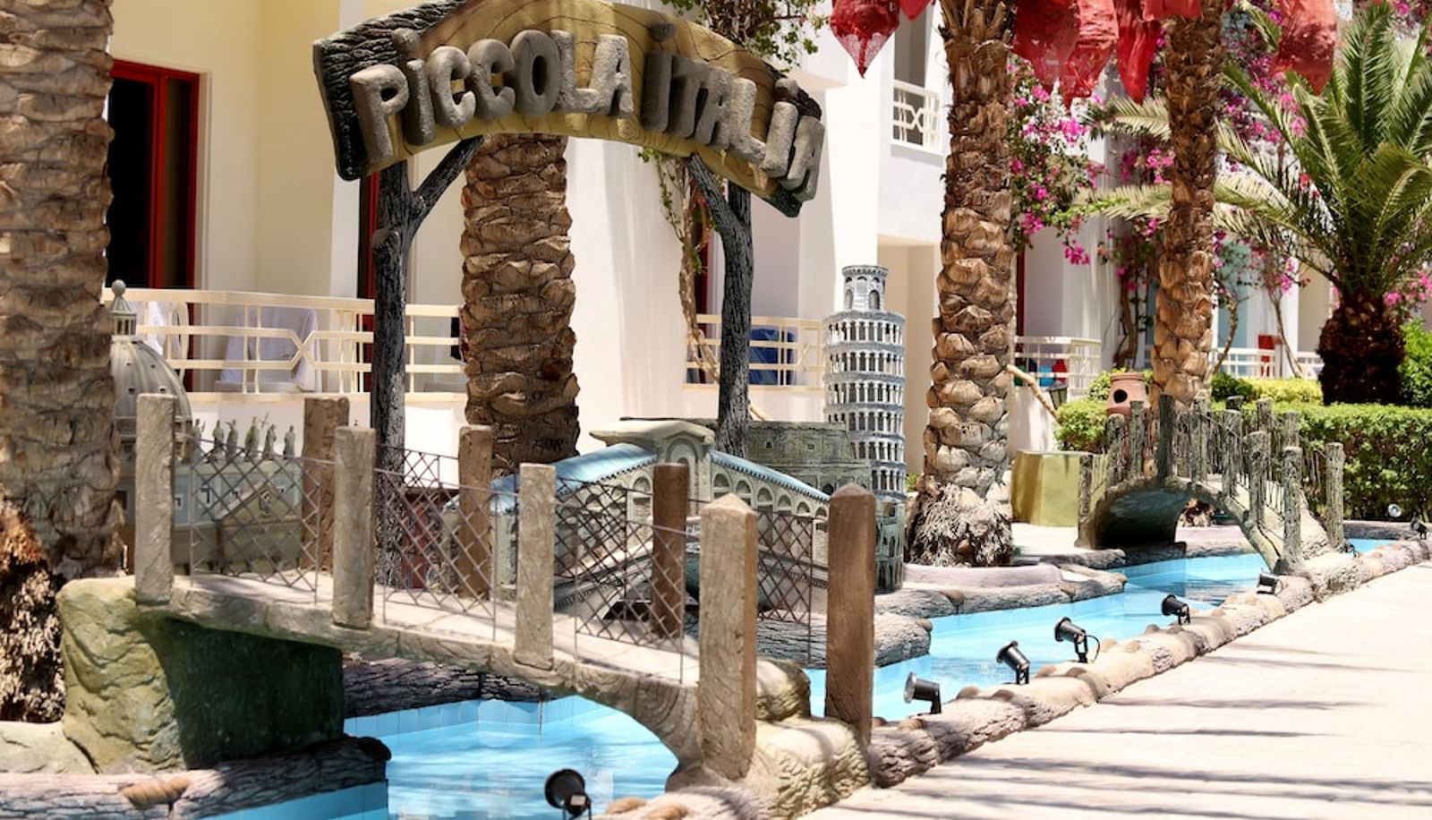 Piscine - for families & couples only Minamark Resort & Spa