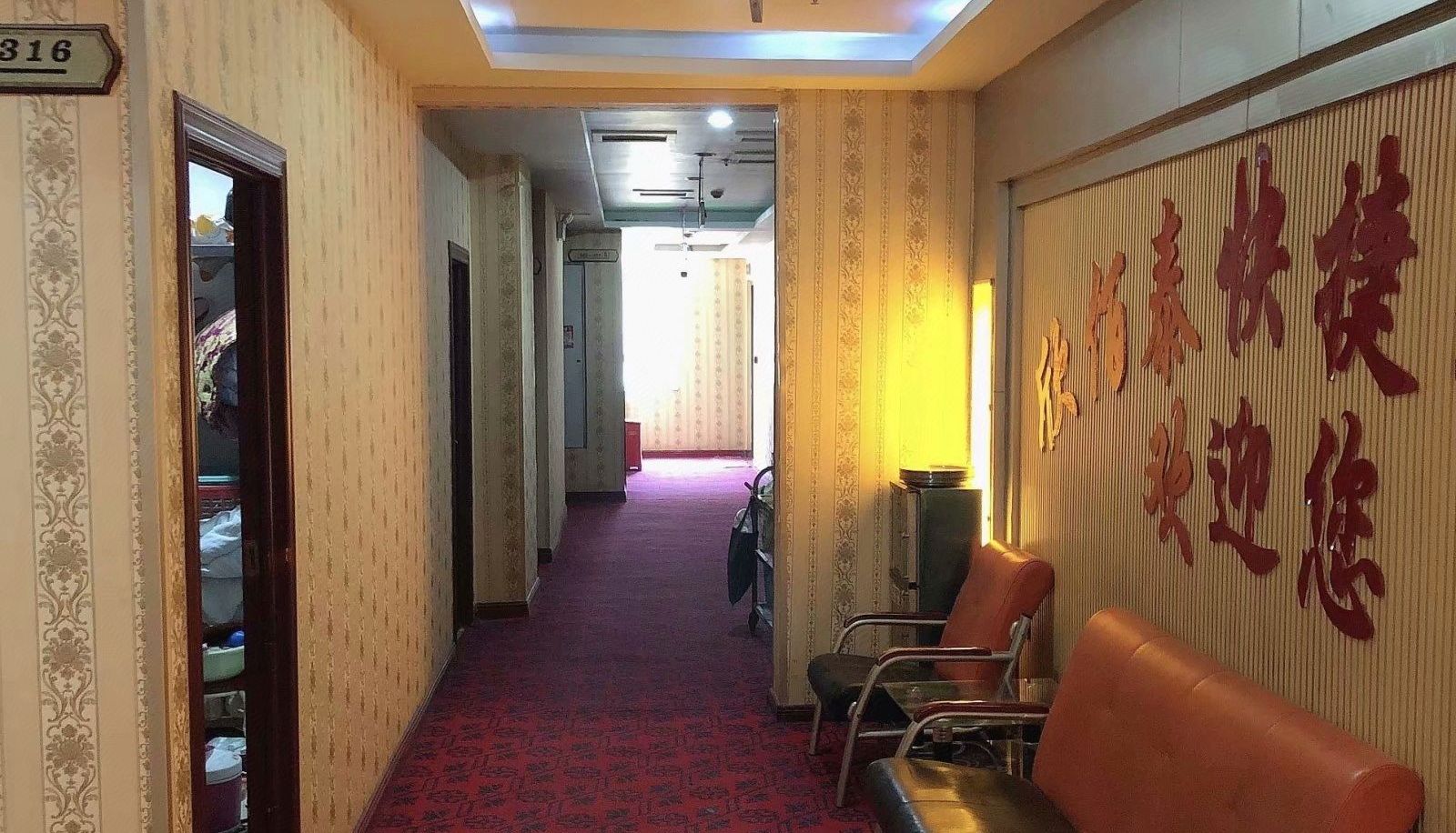 Zewnętrzna część hotelu - Xinbaitai Express Hotel