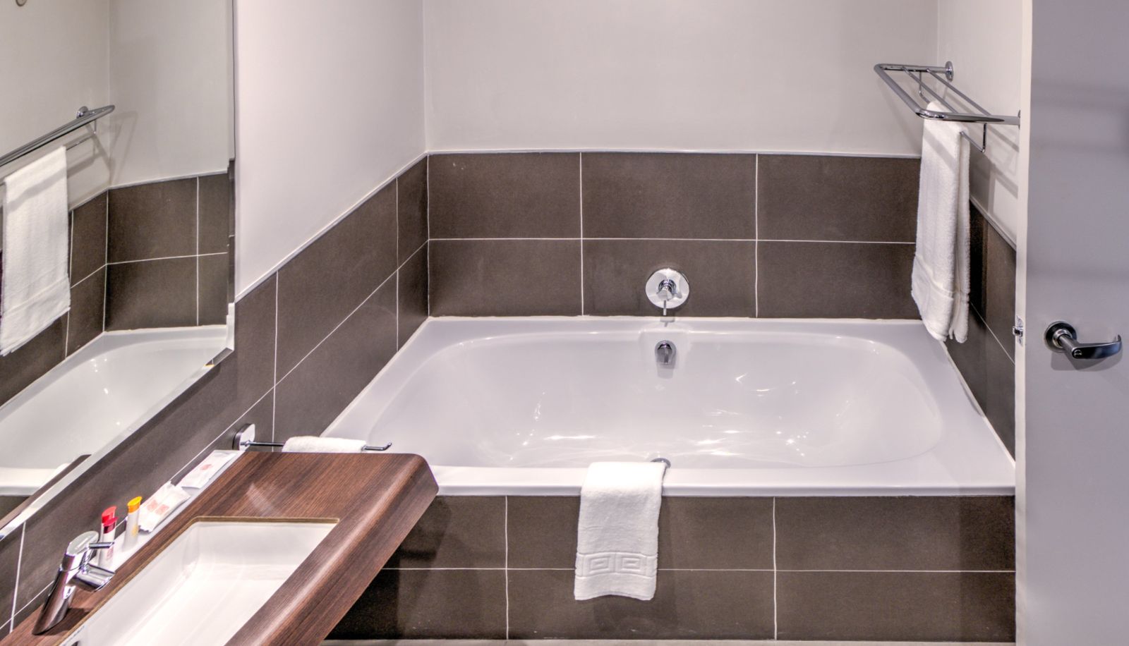Room - CITY LODGE HOTEL WATERFALL CITY - MIDRAND