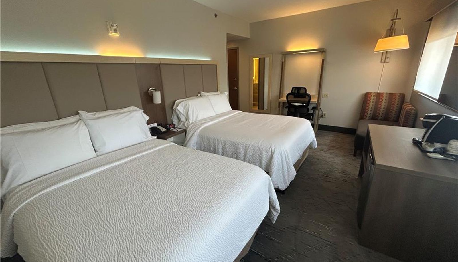 Camera - Best Western Roslyn-Long Island Hotel