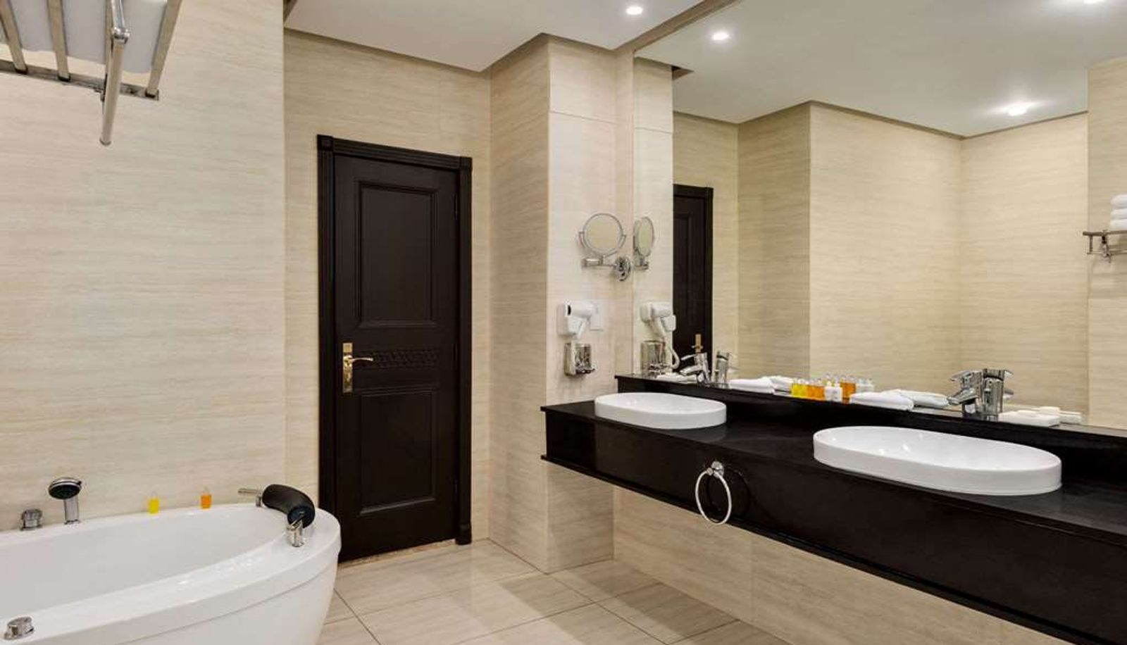 Kamer - Ramada by Wyndham Islamabad