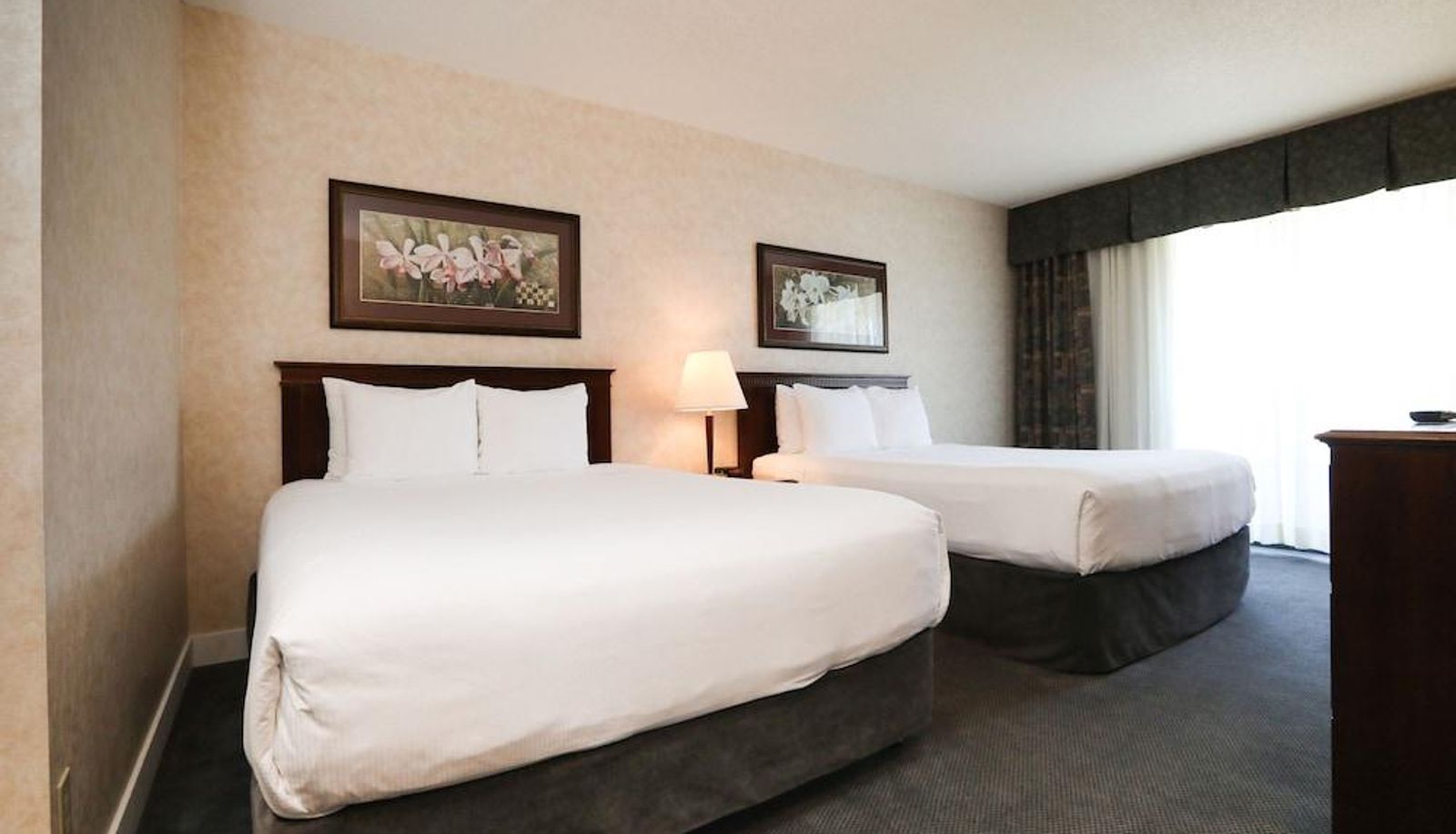 Room with balcony - Atrium Inn Vancouver