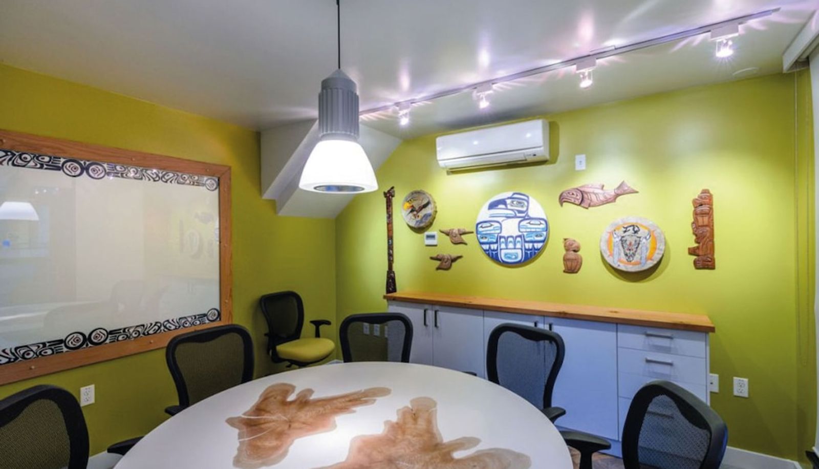 Meeting room - Skwachàys Lodge