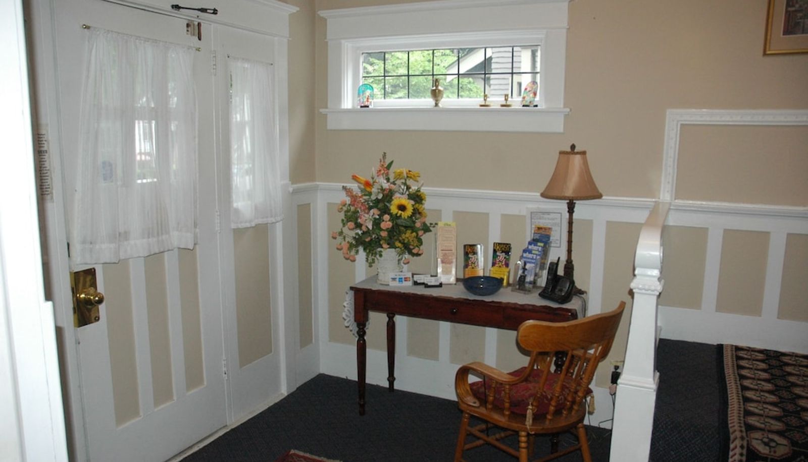 Hall - Cambie Lodge B&B