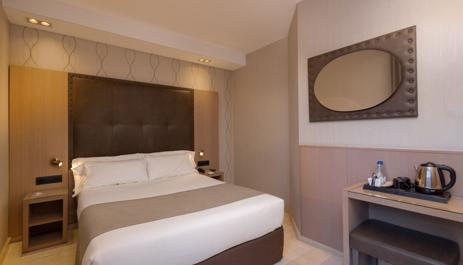 Info - GRAN HOTEL BARCINO - 4* superior