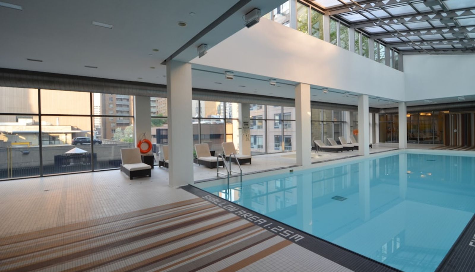 Piscina - Toronto Escape - The Ruby Pink Suite
