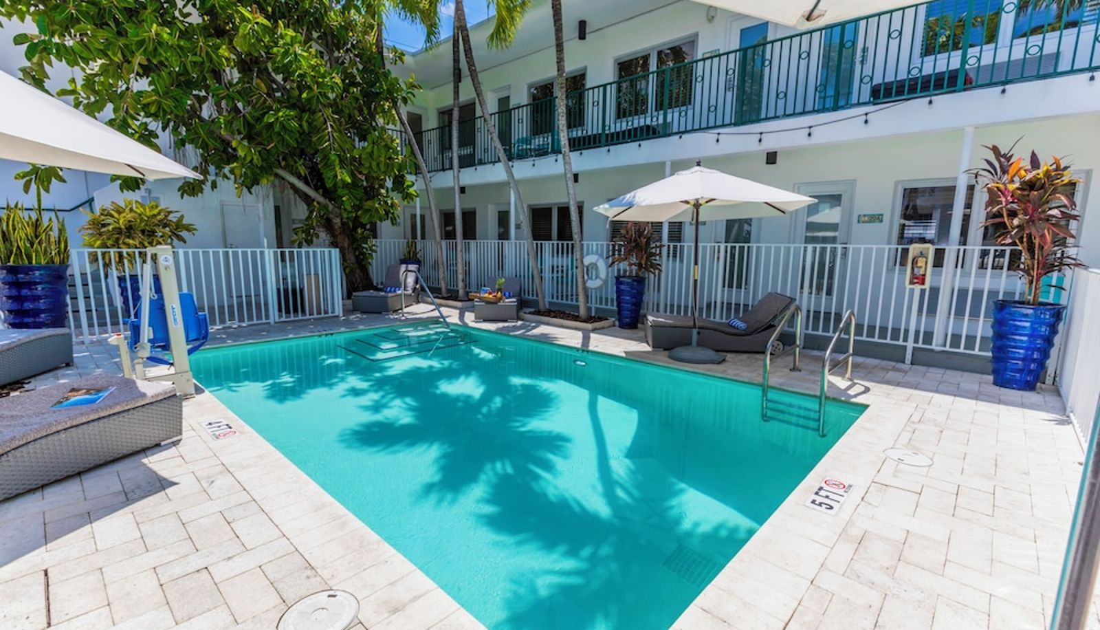 Piscina - Seaside All Suites Hotel