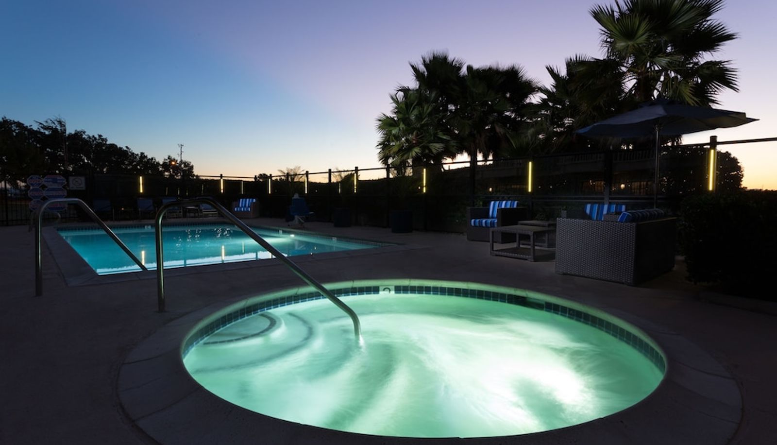 Pool - The Marina Inn on San Francisco Bay