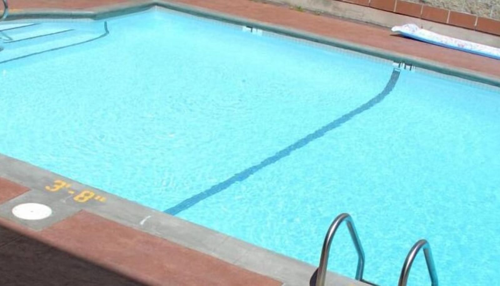 Basen - Red Lion Inn and Suites