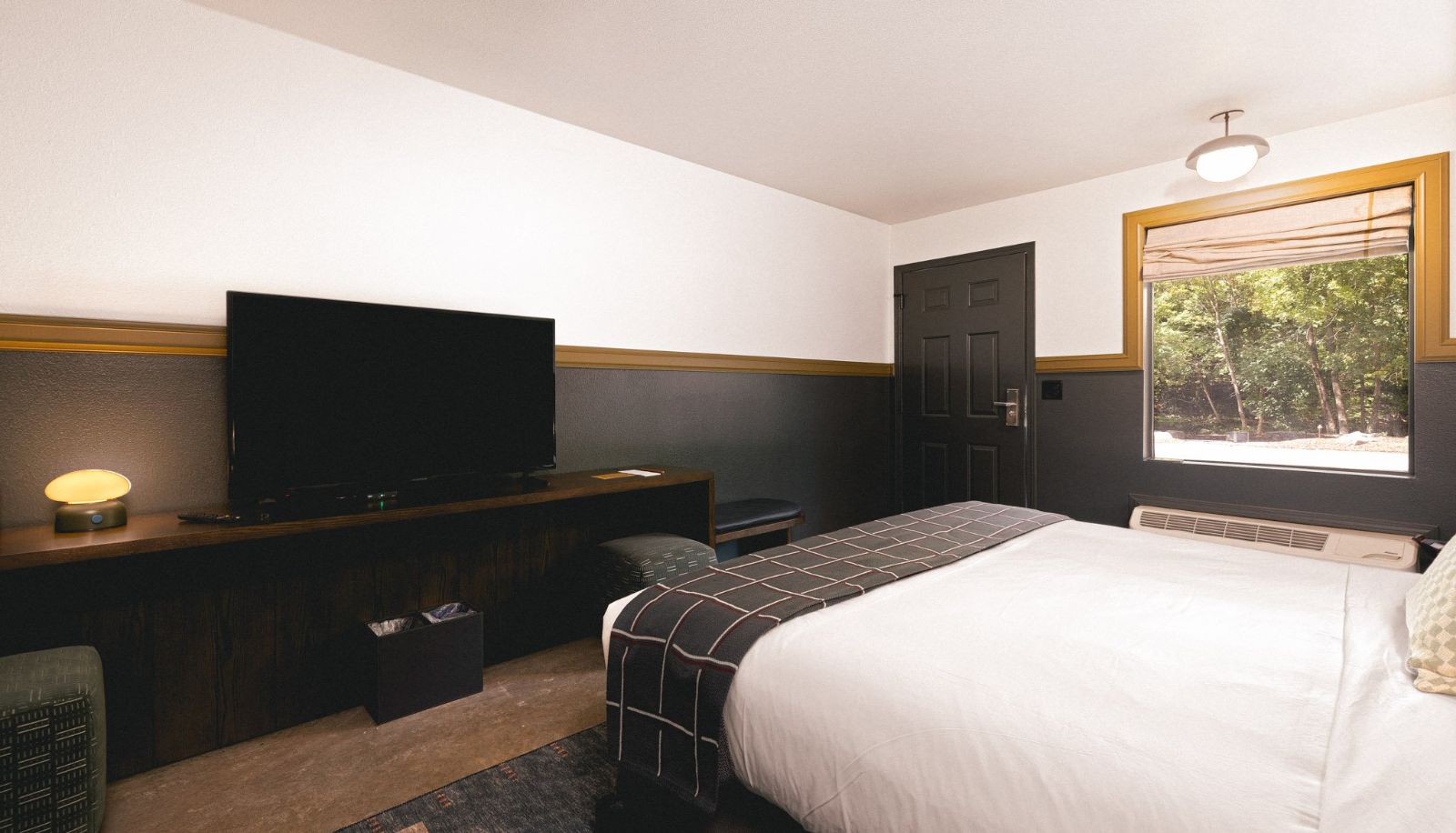 Zimmer - The Ozarker Lodge