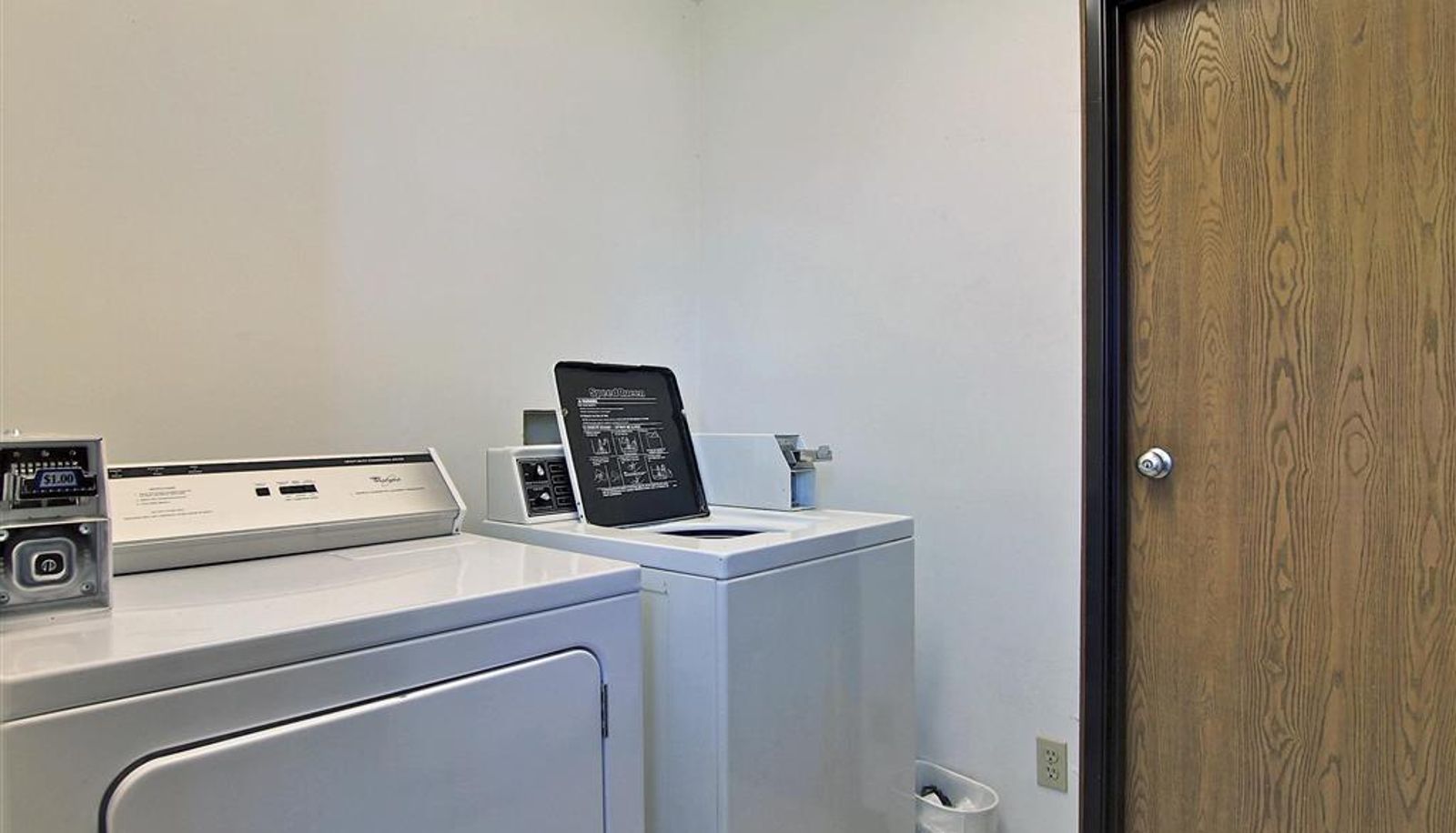 Interior view - MOTEL 6 GILMAN