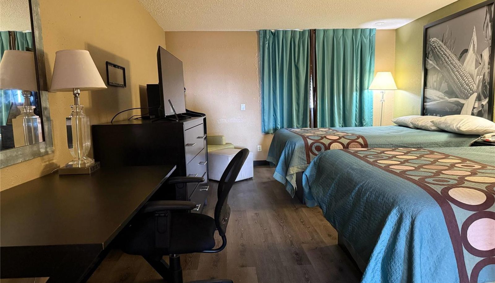 Room - Super 8 by Wyndham Mendota I-39