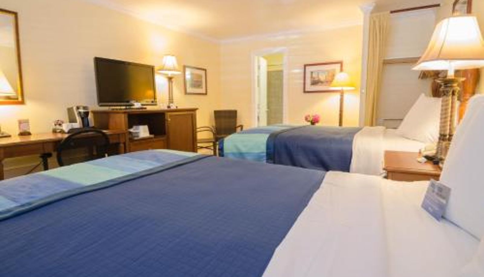 Family room - Continental Inn