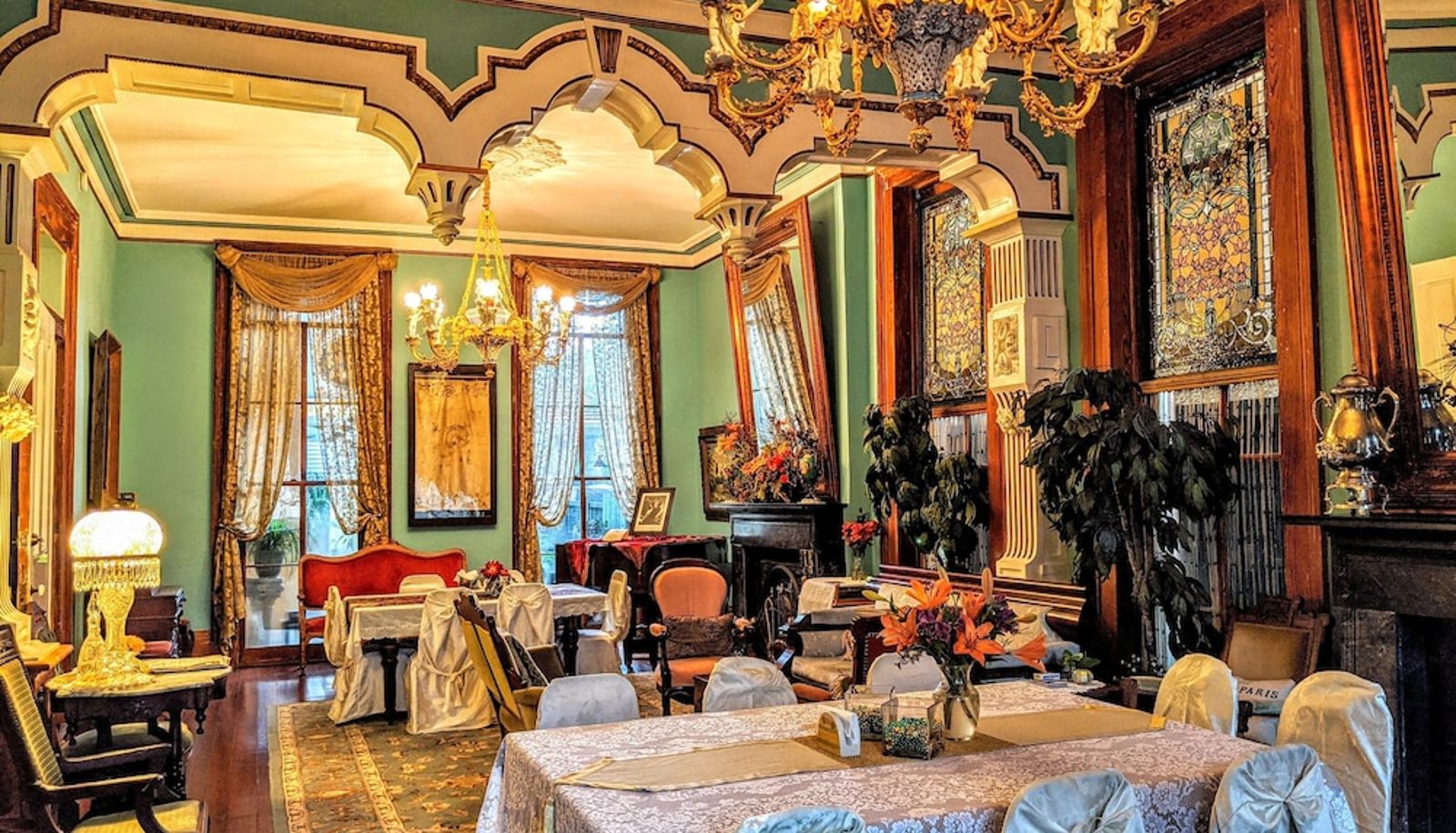 Sala - Parisian Courtyard Inn