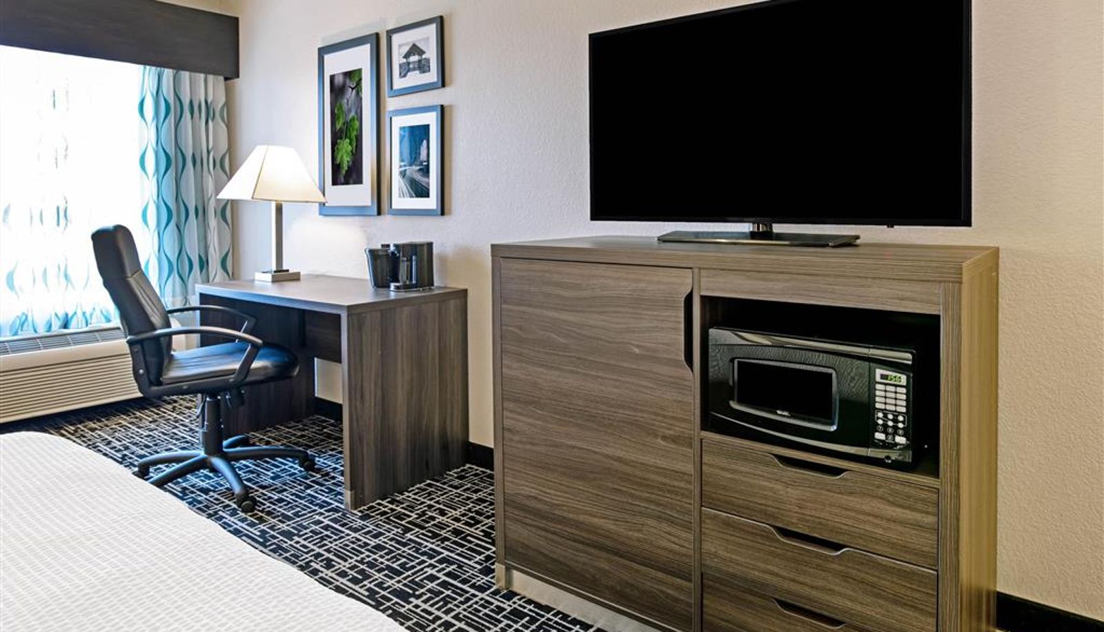 Camera - La Quinta Inn & Suites by Wyndham Garland Harbor Point