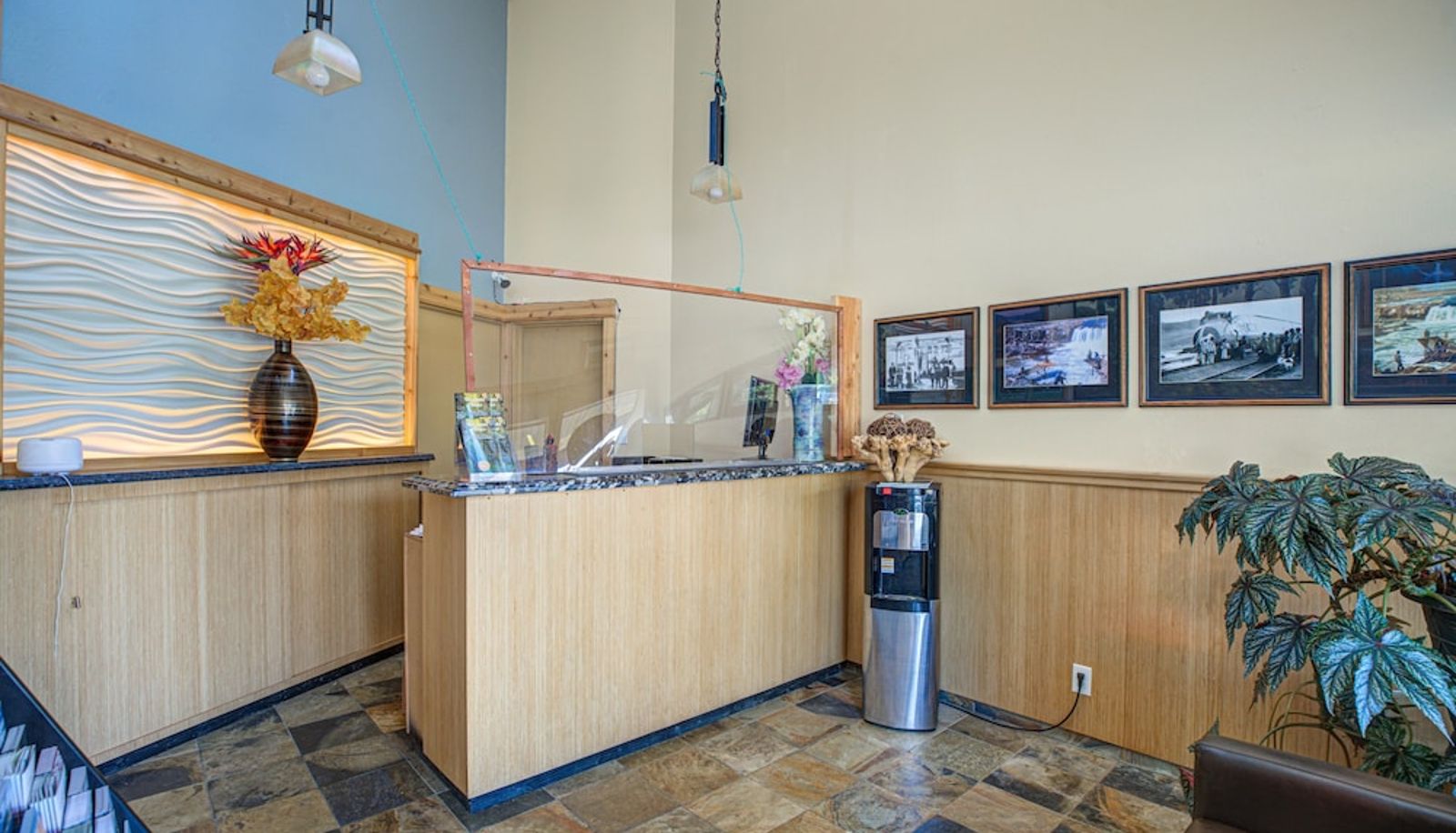Lobby - Columbia Gorge Inn