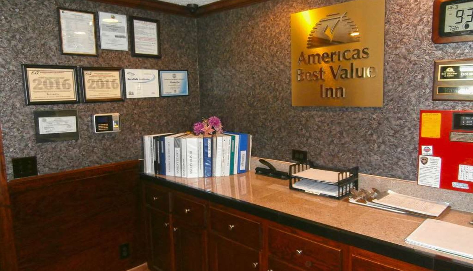 Hall - Americas Best Value Inn Conyers