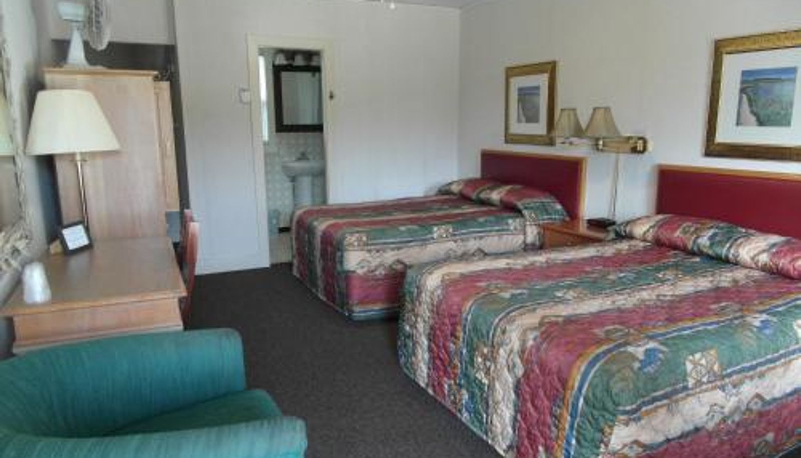 Camera - The Lionstone Inn Motel and Cottages