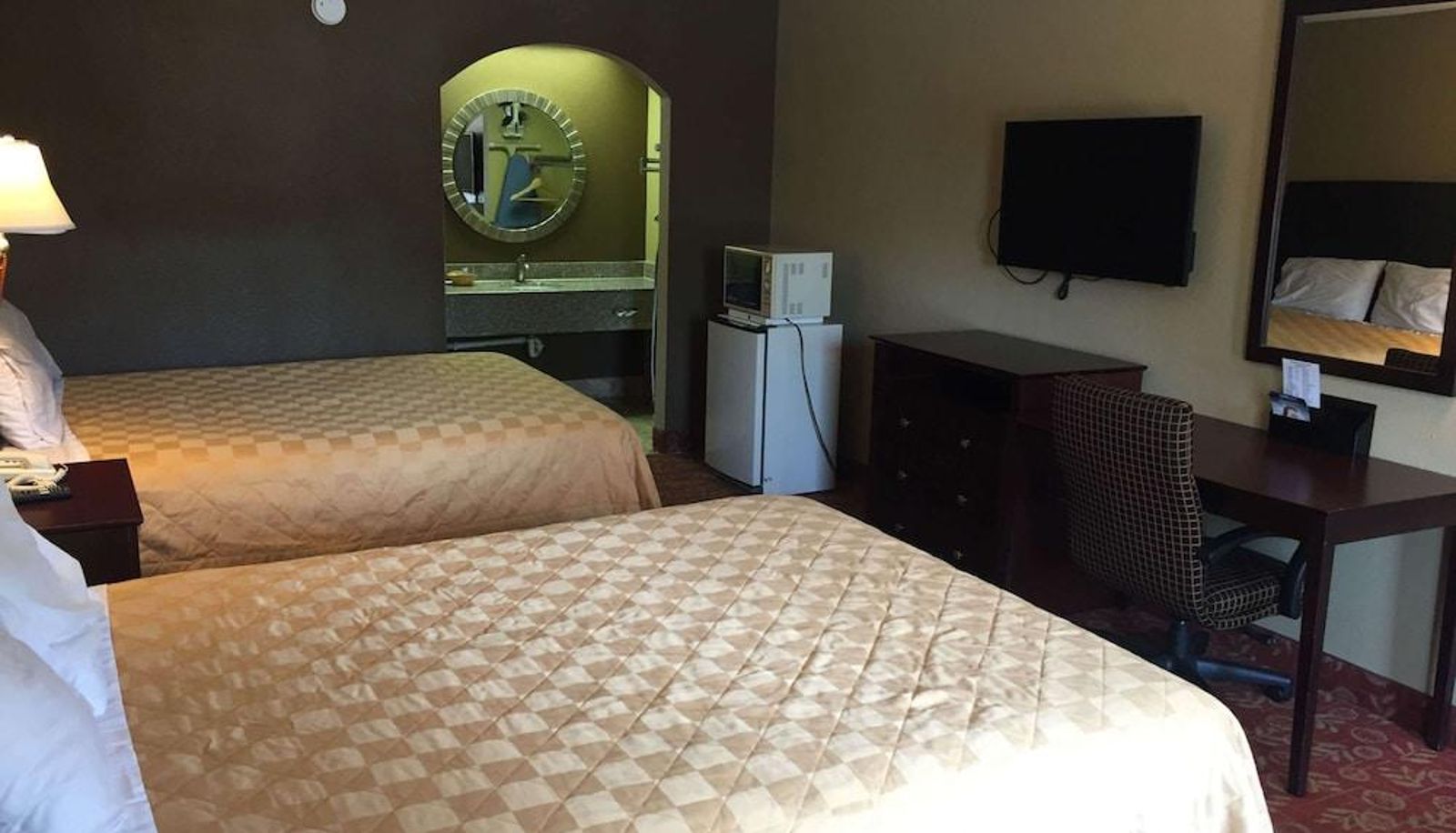 Standard room - DELUXE INN AND SUITES YORK