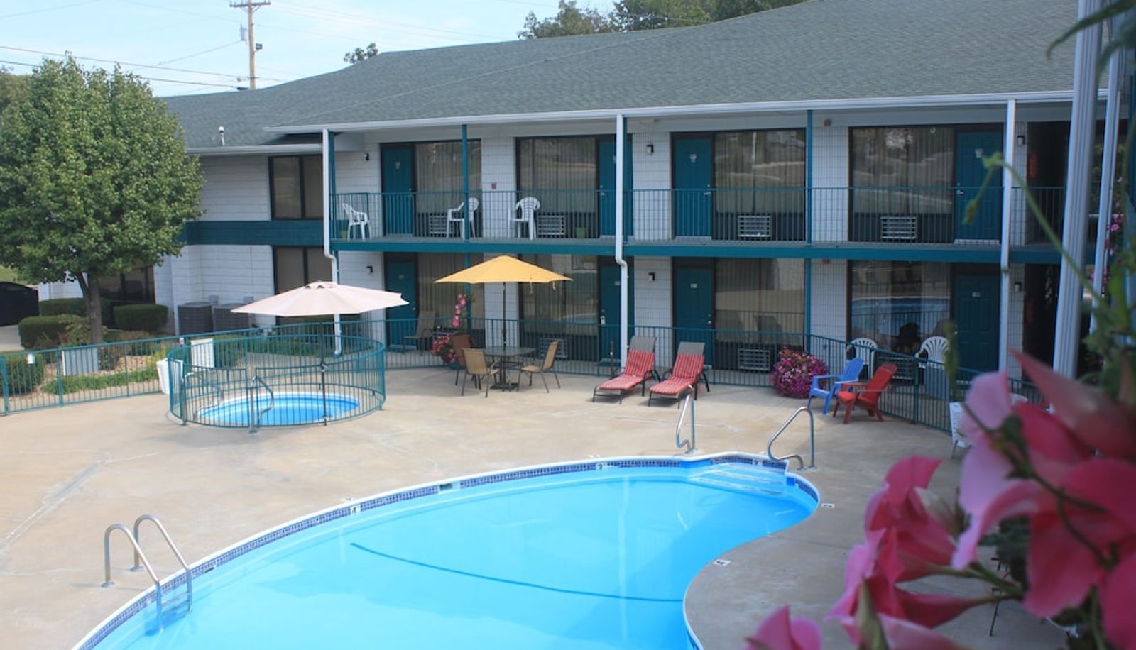 Pool - Ozark Valley Lodge
