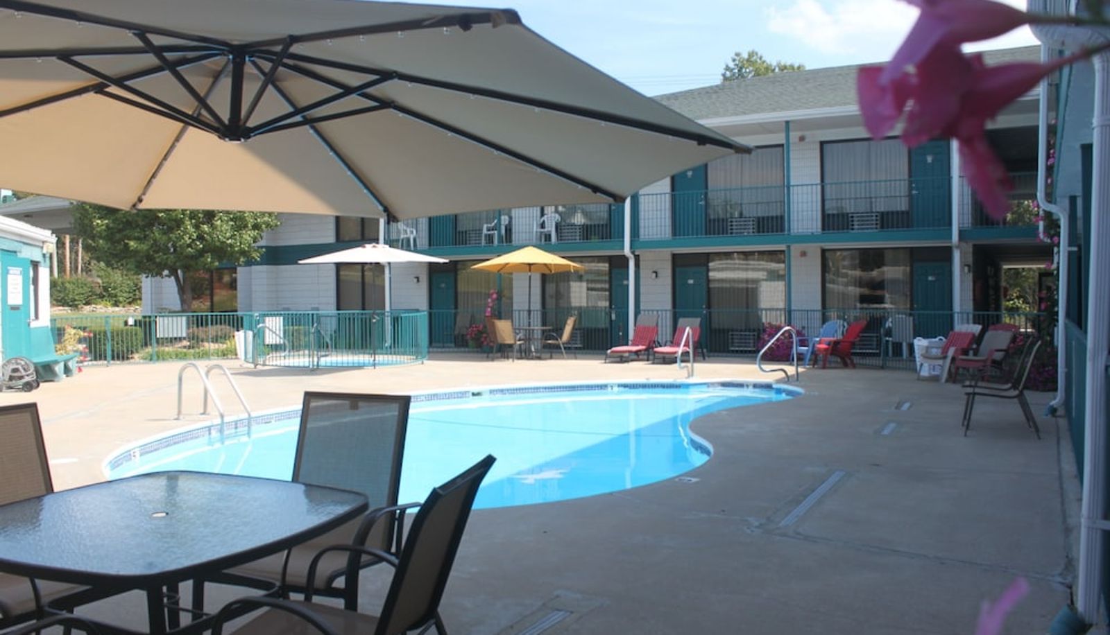 Pool - Ozark Valley Lodge