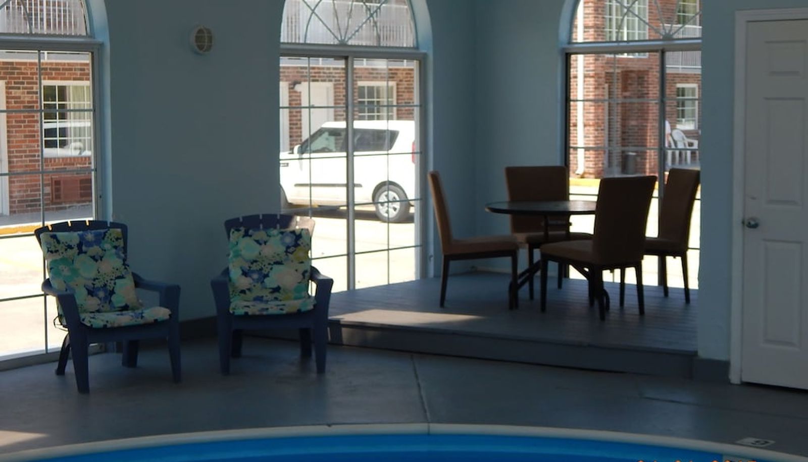 Pool - Carriage House Inn
