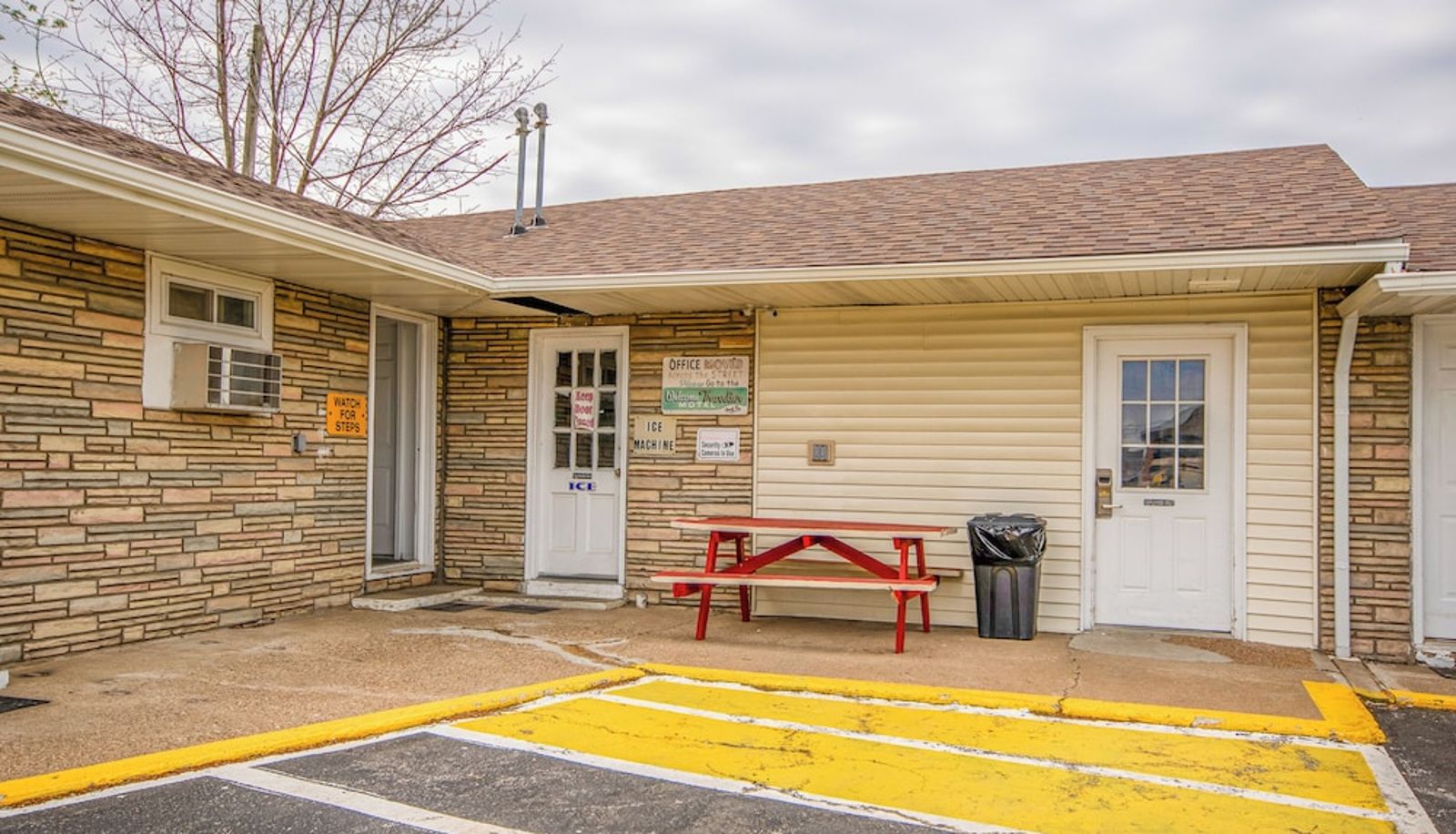 Info - Travelier Motel